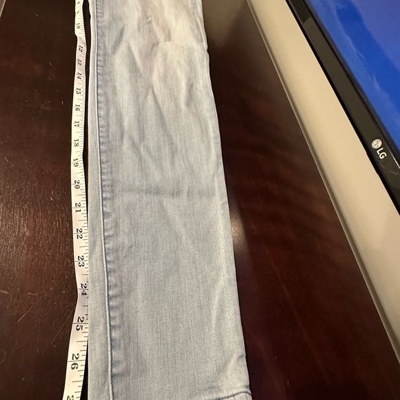 Liverpool jeans. Light wash. Color Bronson bleach. Size 8. - Picture 9 of 9